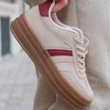 BASKETS BEIGE ET ROUGE À SEMELLE ÉPAISSE - Casualmode.fr