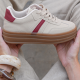 BASKETS BEIGE ET ROUGE À SEMELLE ÉPAISSE - Casualmode.fr