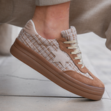 BASKETS BEIGE ET BLANCHE À ÉTOILE - Casualmode.fr