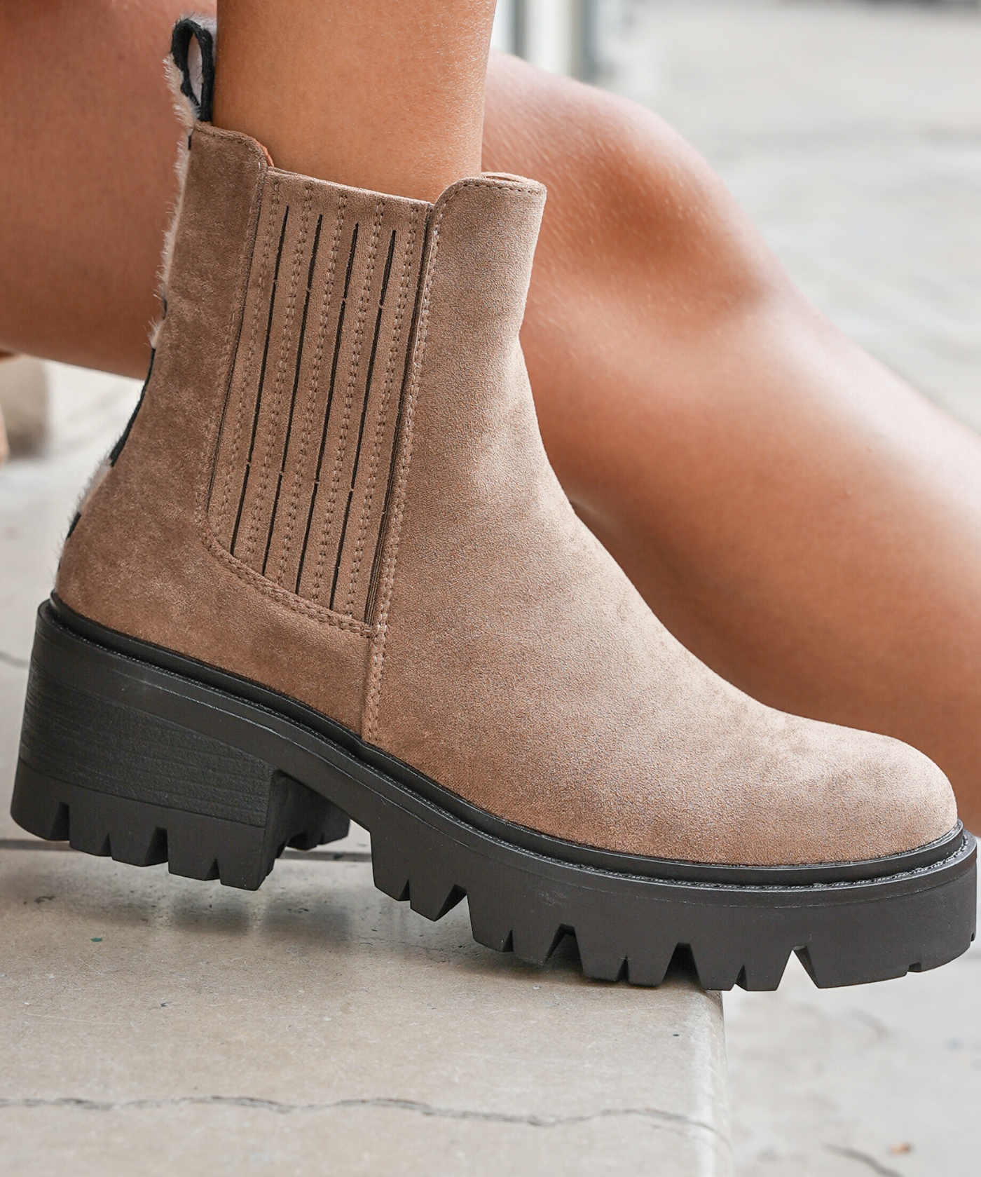 BOTTINES TAUPE À TALON ÉPAIS - Casualmode.fr