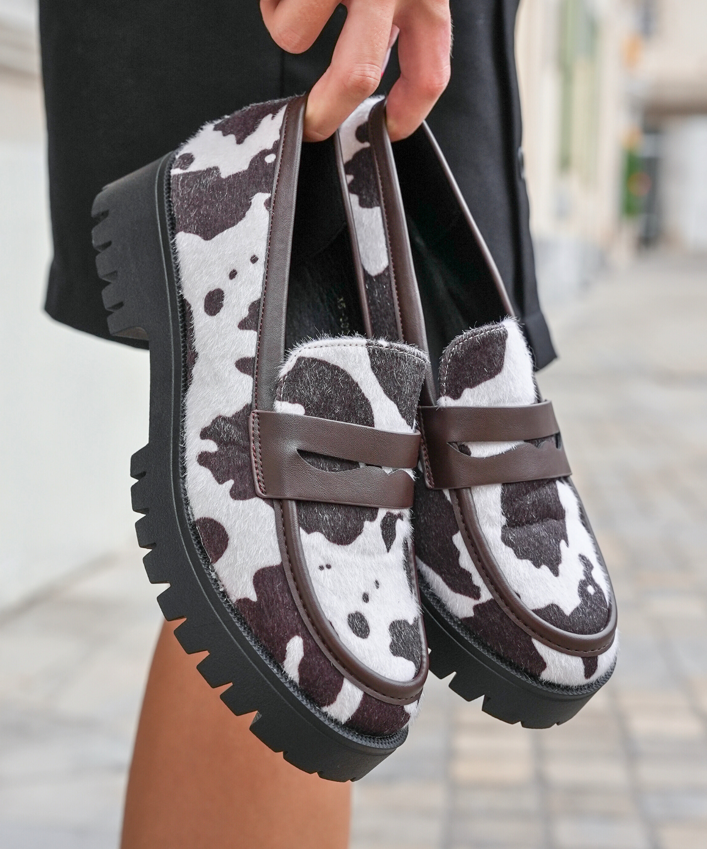 MOCASSINS MOTIF VACHE AVEC SEMELLE ÉPAISSE - Casualmode.fr