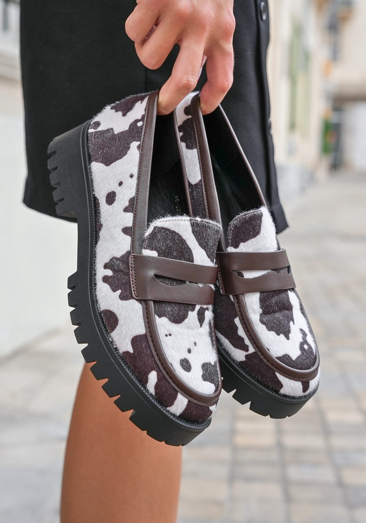 MOCASSINS MOTIF VACHE AVEC SEMELLE ÉPAISSE - Casualmode.fr