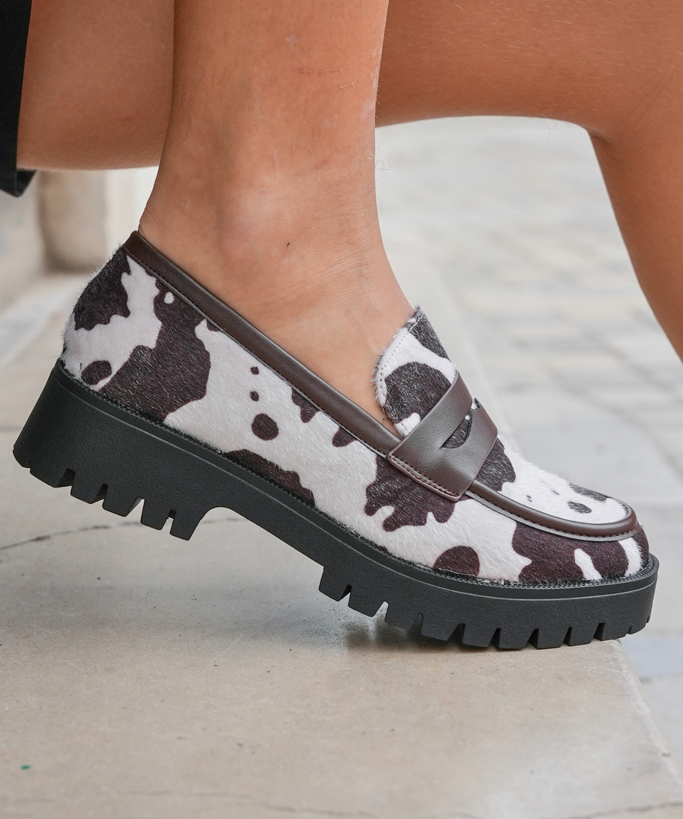 MOCASSINS MOTIF VACHE AVEC SEMELLE ÉPAISSE - Casualmode.fr
