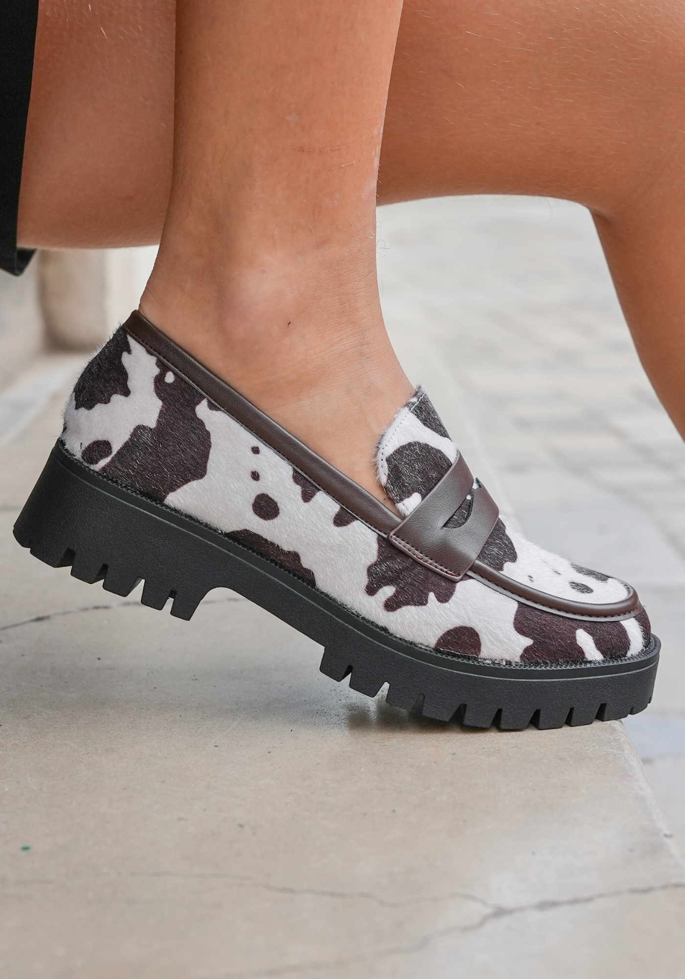 MOCASSINS MOTIF VACHE AVEC SEMELLE ÉPAISSE - Casualmode.fr