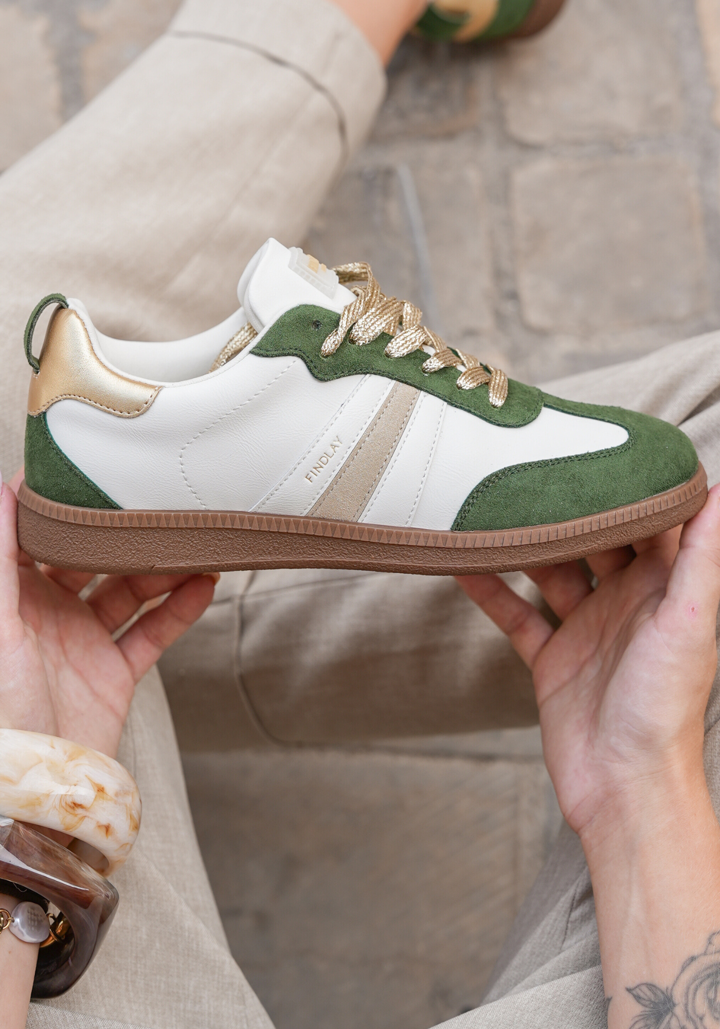 BASKETS BLANCHES ET VERTES FEMME AU STYLE RÉTRO CHIC - Casualmode.fr
