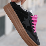 BASKETS NOIRES À ÉTOILE AVEC LACETS ROSES - Casualmode.fr