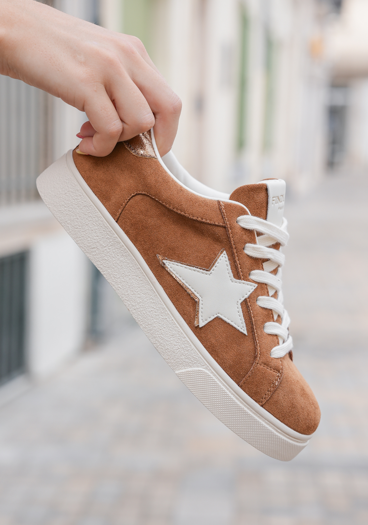 BASKETS CAMEL EN SUÉDINE ÉTOILE BLANCHE - Casualmode.fr