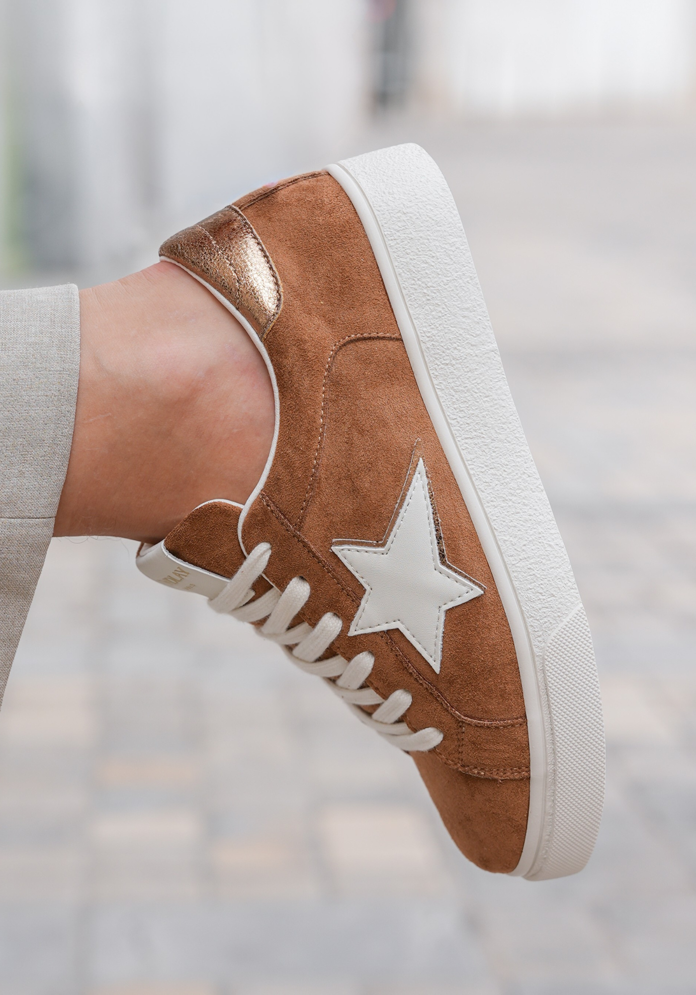 BASKETS CAMEL EN SUÉDINE ÉTOILE BLANCHE - Casualmode.fr
