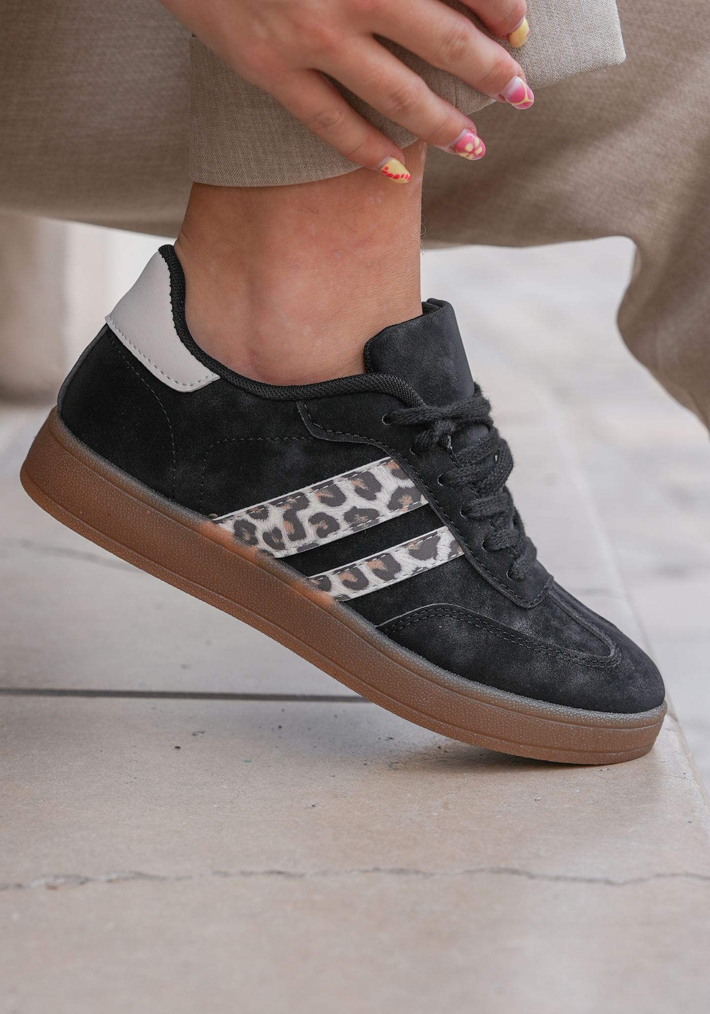 BASKETS NOIRES DÉTAIL LÉOPARD - Casualmode.fr