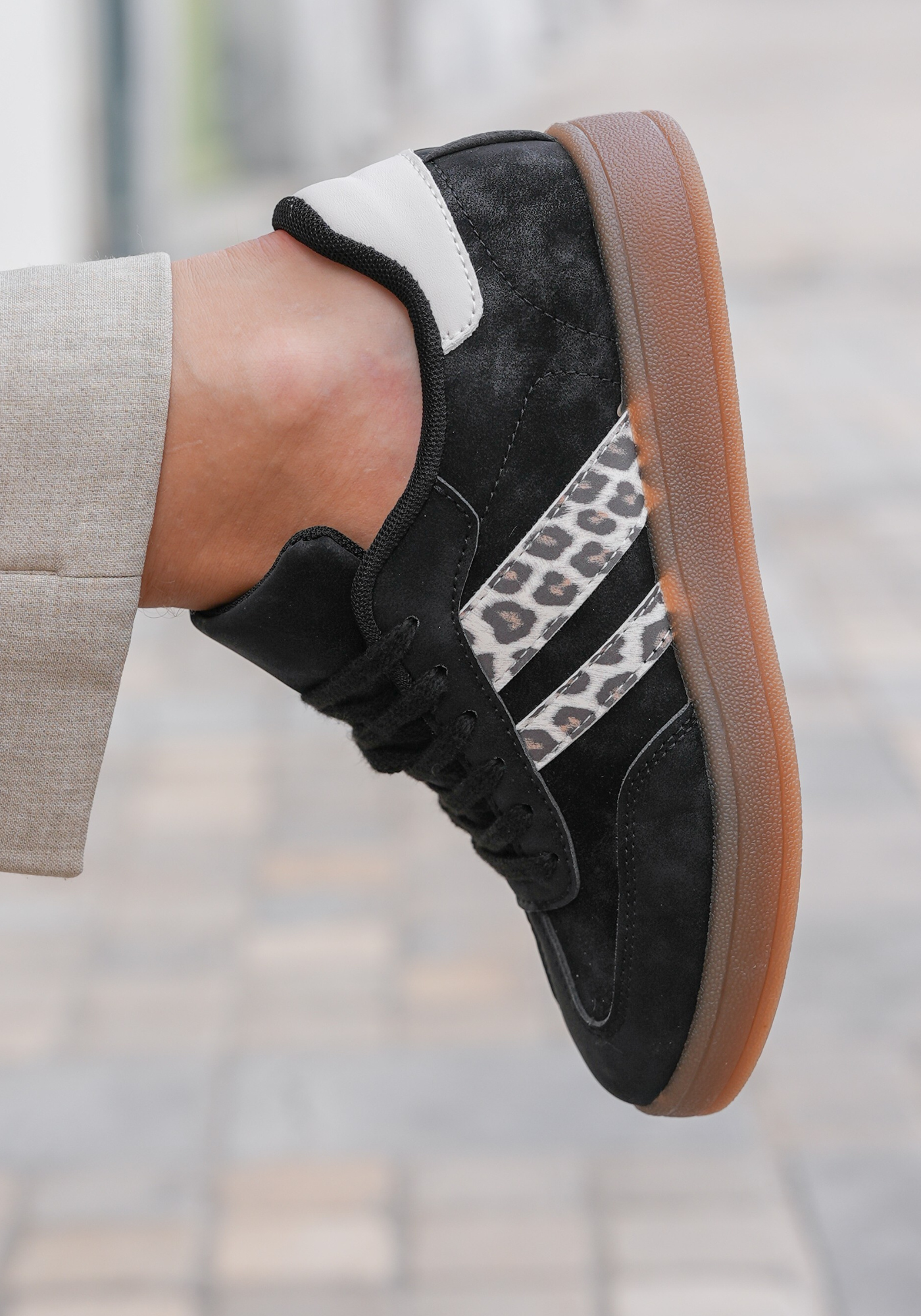 BASKETS NOIRES DÉTAIL LÉOPARD - Casualmode.fr