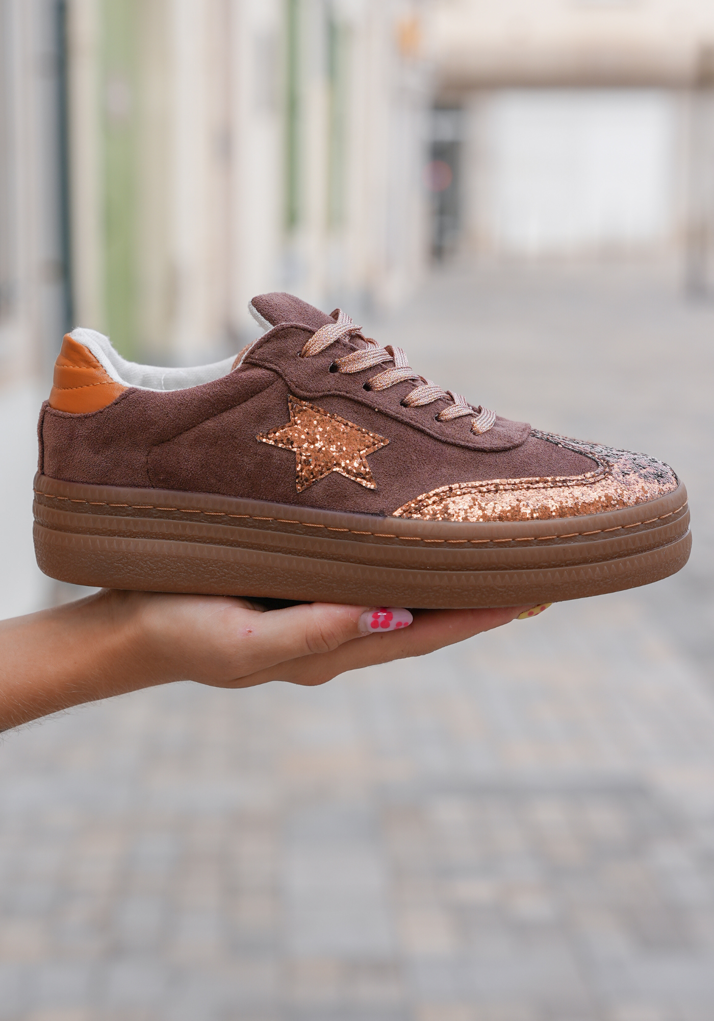 BASKETS MARRON PAILLETÉES AVEC ÉTOILE - Casualmode.fr