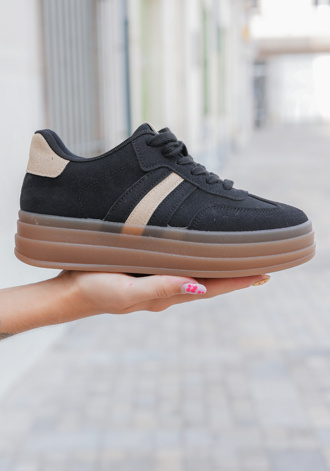 BASKETS PLATEFORME NOIRES ET BEIGE – STYLE URBAIN - Casualmode.fr