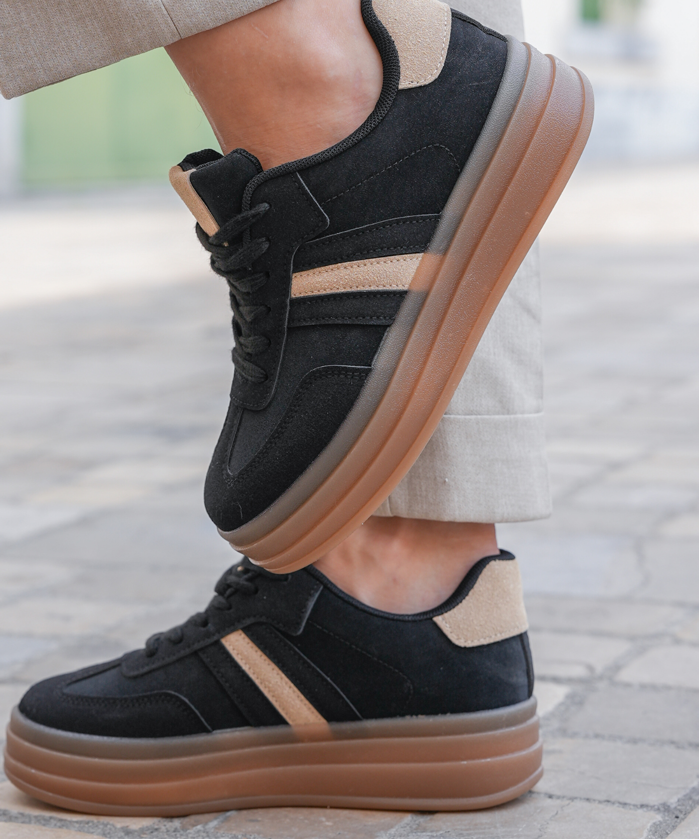 BASKETS PLATEFORME NOIRES ET BEIGE – STYLE URBAIN - Casualmode.fr