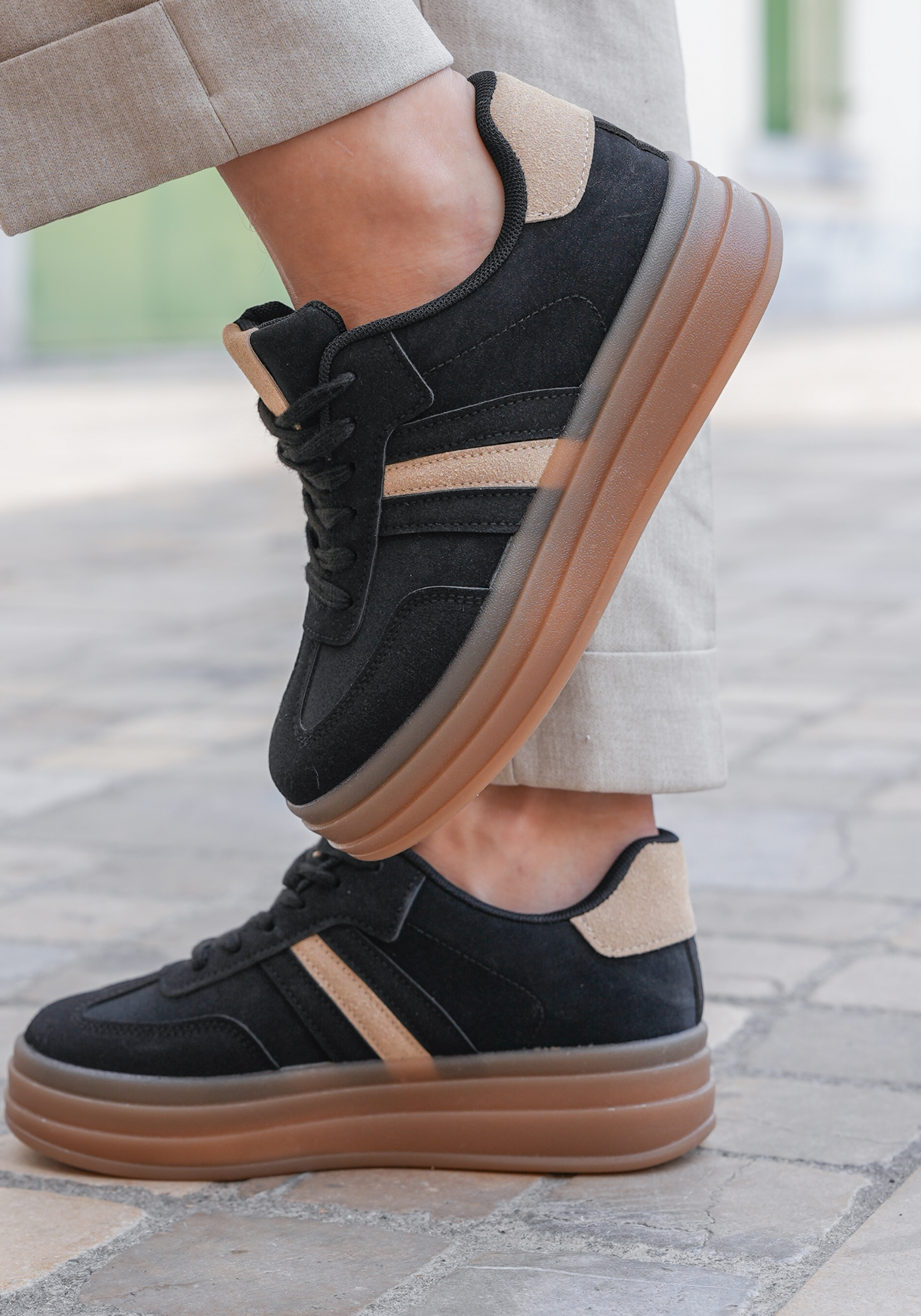 BASKETS PLATEFORME NOIRES ET BEIGE – STYLE URBAIN - Casualmode.fr