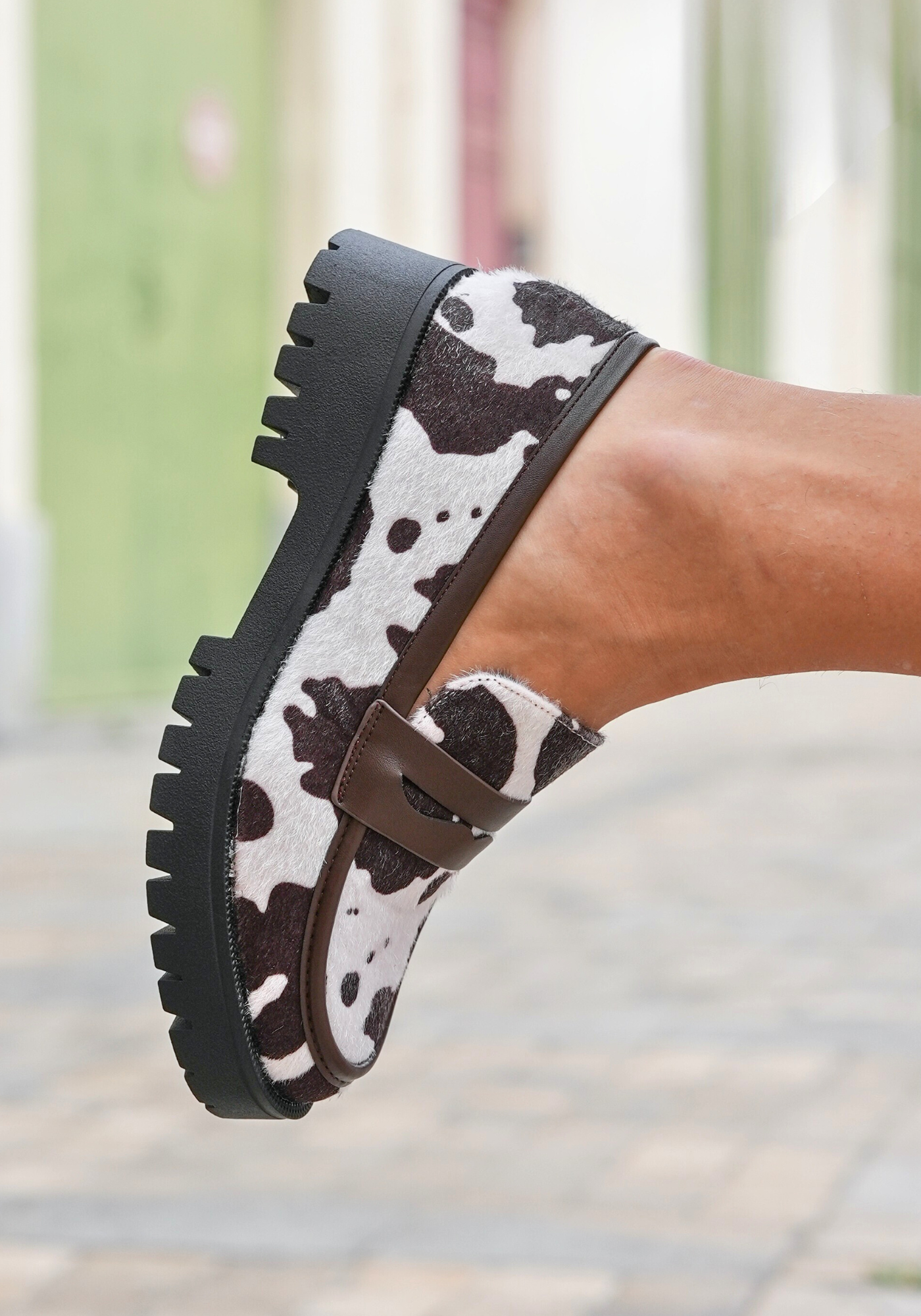 MOCASSINS MOTIF VACHE AVEC SEMELLE ÉPAISSE - Casualmode.fr
