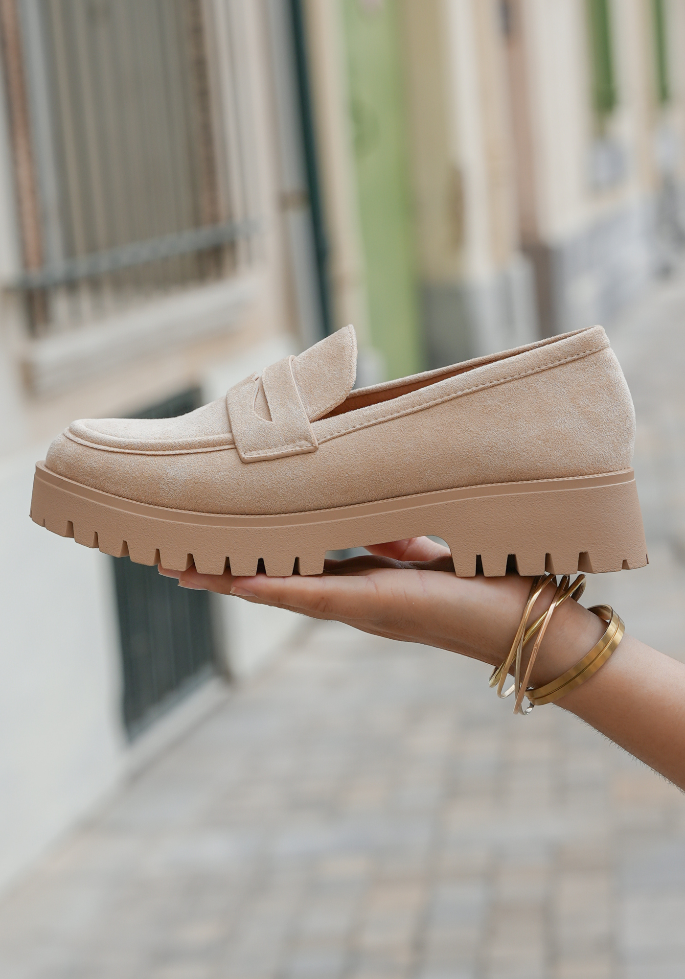 MOCASSINS BEIGE À SEMELLE CRANTÉE - Casualmode.fr