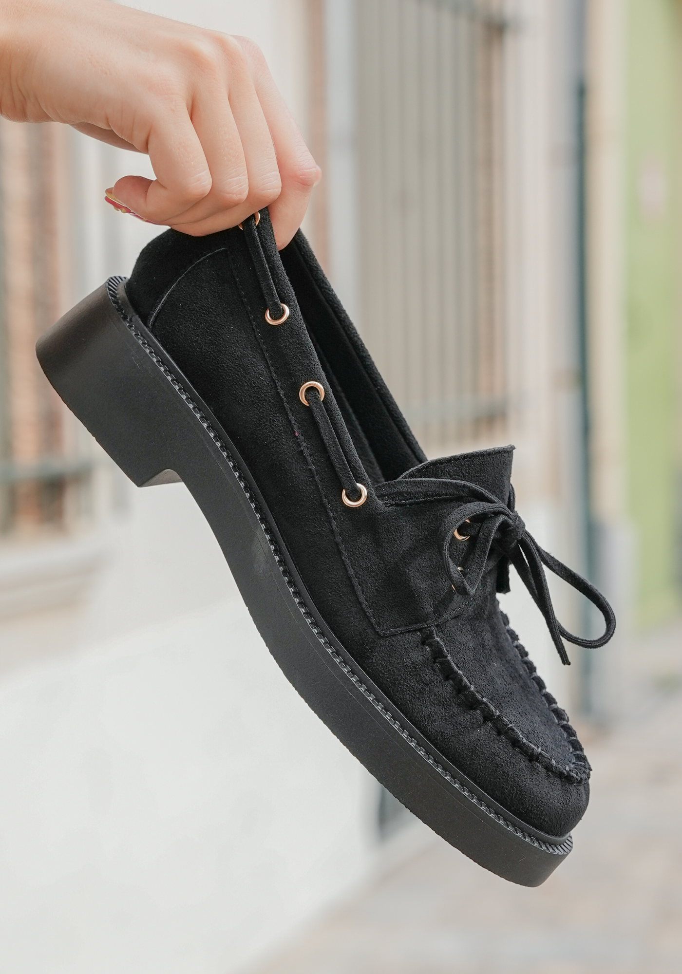 MOCASSINS NOIRS AVEC LACETS – STYLE INTEMPOREL - Casualmode.fr