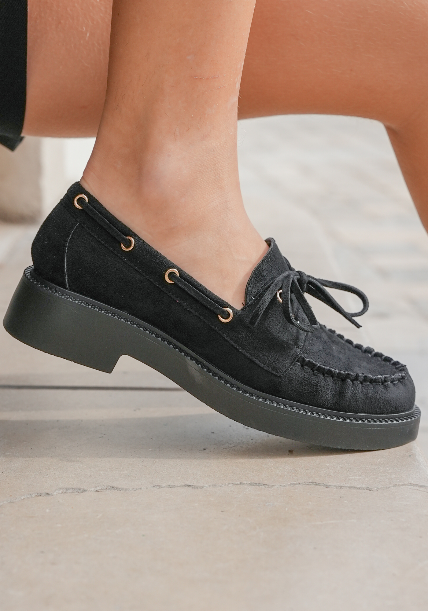 MOCASSINS NOIRS AVEC LACETS – STYLE INTEMPOREL - Casualmode.fr
