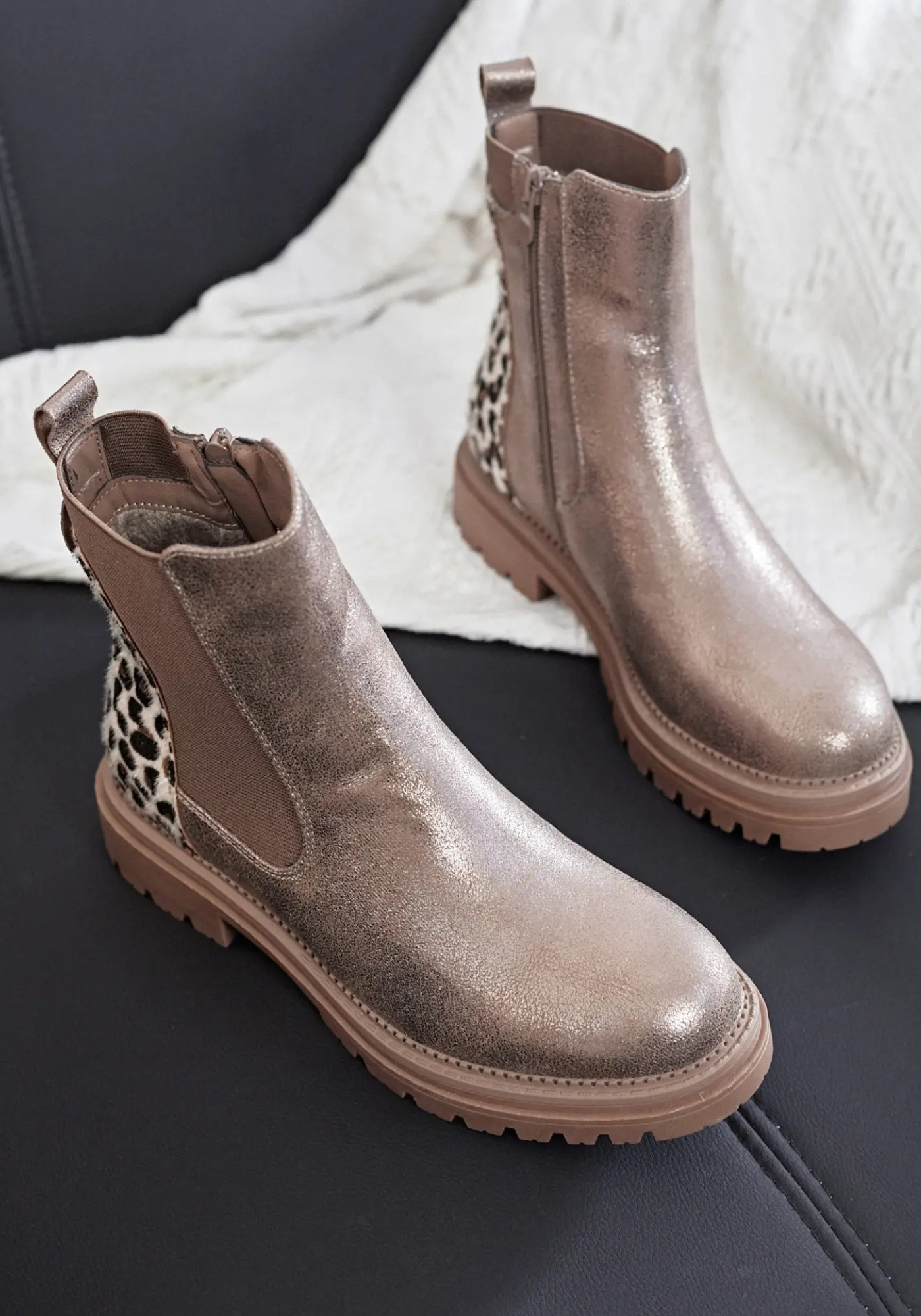 BOTTINES CHELSEA MÉTALLISÉES – DÉTAIL LÉOPARD - Casualmode.fr