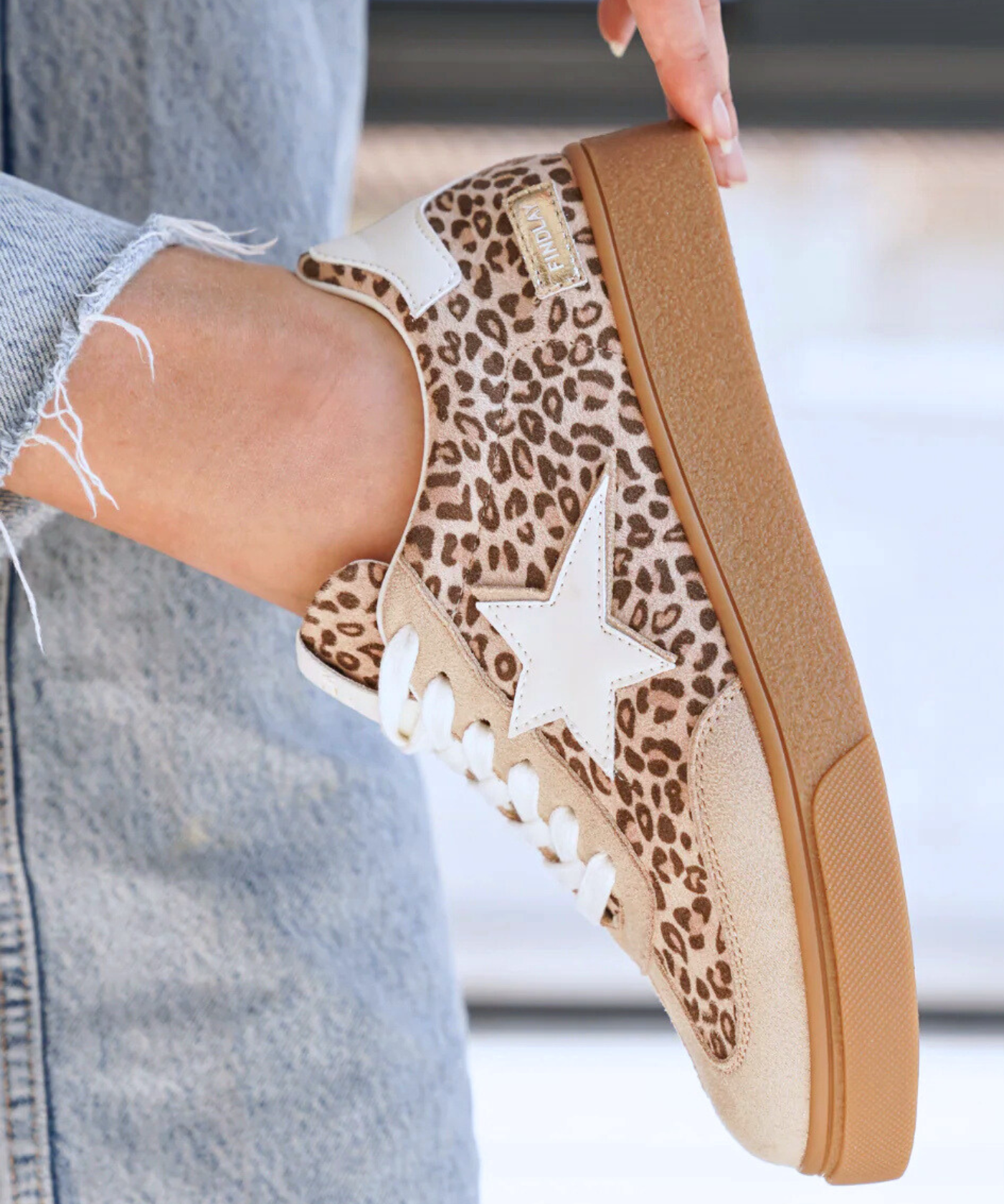 Basket femme semelle marron étoile léopard à lacets - Perrine - Casualmode.fr