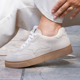 BASKETS BEIGE EN SUÉDINE AVEC ÉTOILE TEXTURÉE - Casualmode.fr