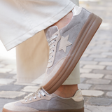 BASKETS GRISE ÉTOILE TON SUR TON – ÉLÉGANCE DISCRÈTE - Casualmode.fr