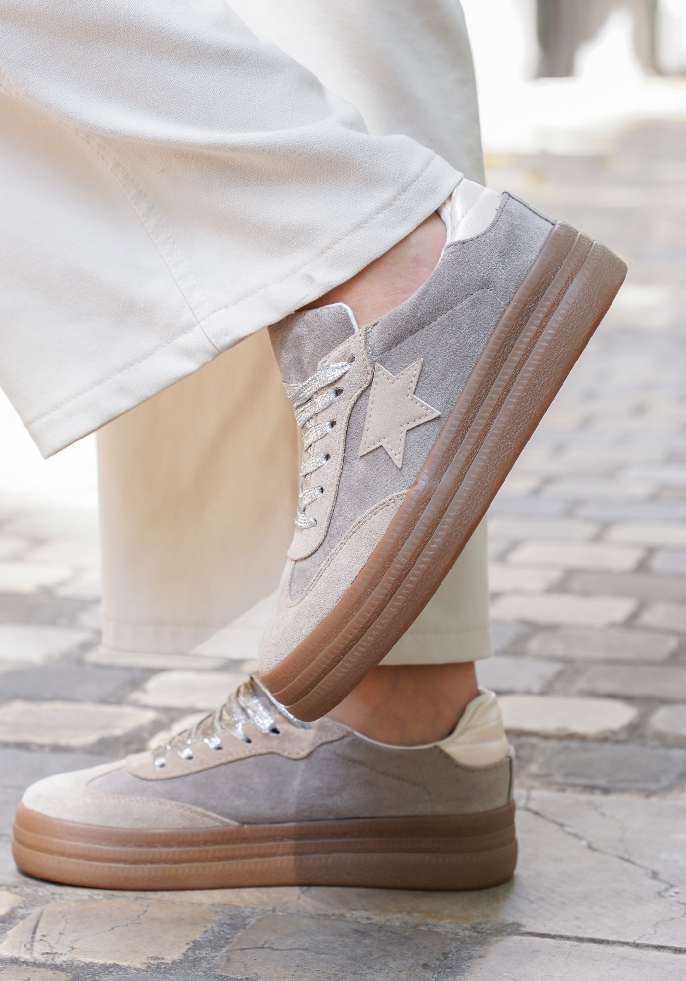 BASKETS GRISE ÉTOILE TON SUR TON – ÉLÉGANCE DISCRÈTE - Casualmode.fr