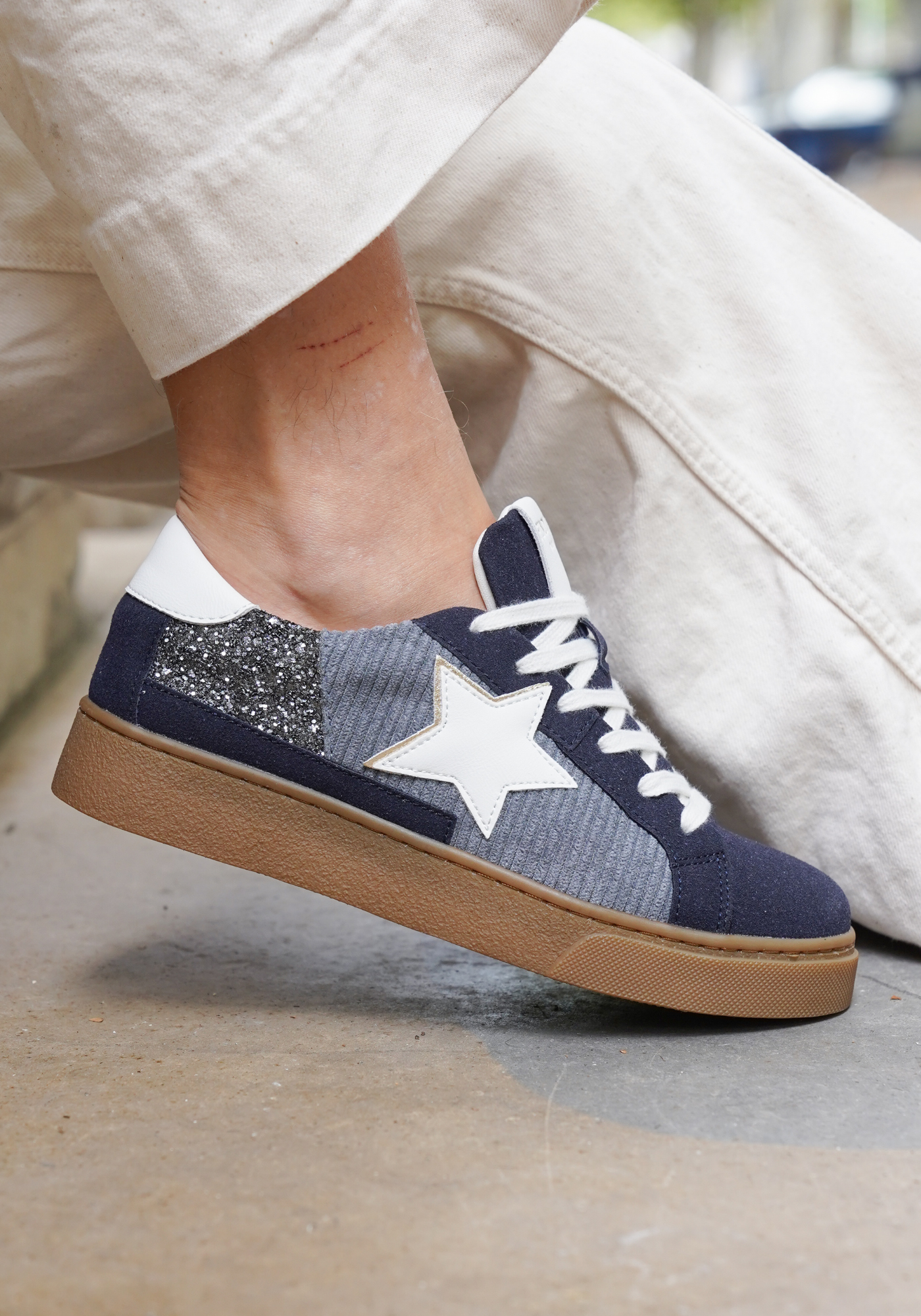 BASKETS BLEU MARINE ET GRIS À ÉTOILE BLANCHE - Casualmode.fr