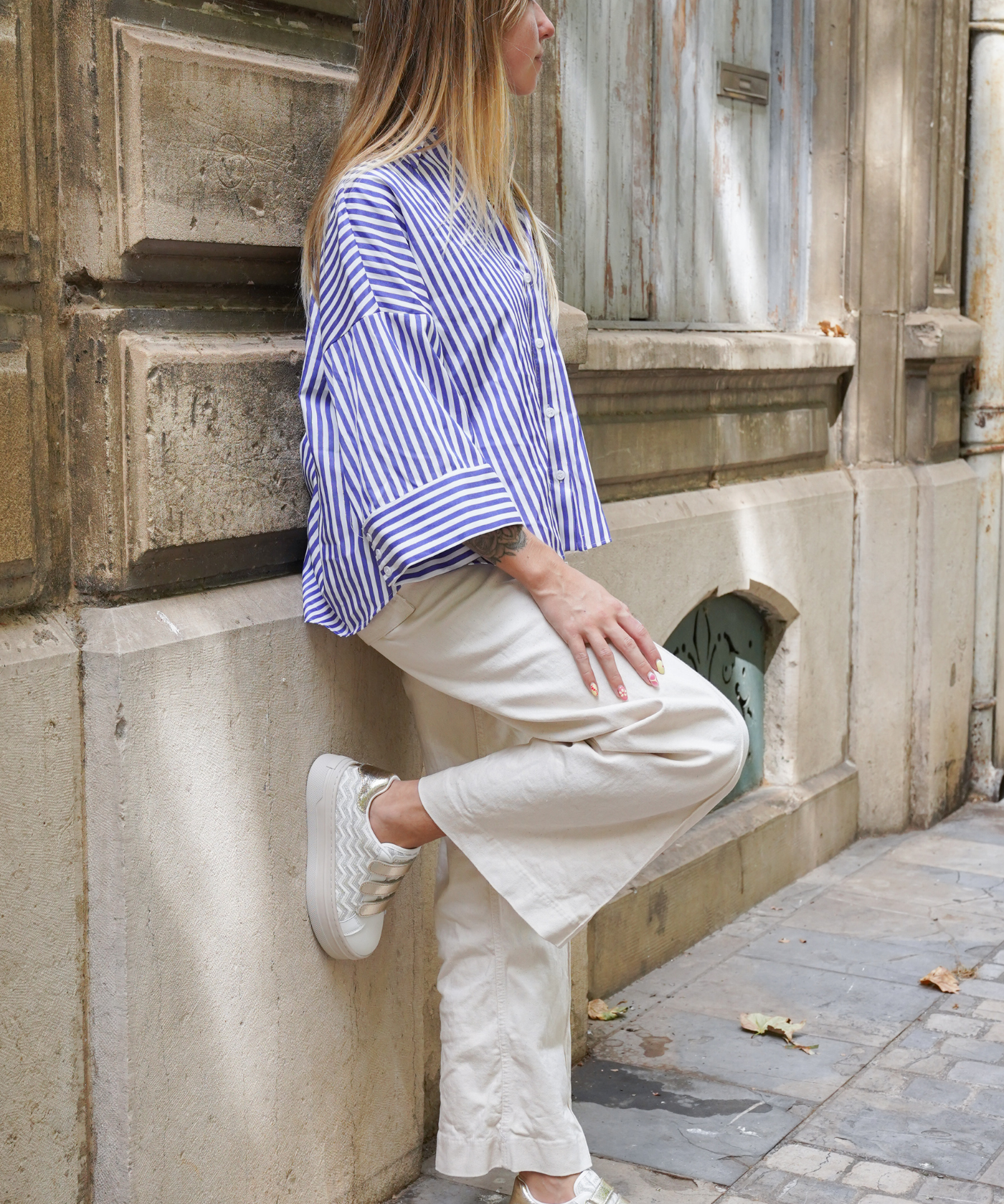 BASKETS FEMME BLANCHES À SCRATCHS DORÉS - Casualmode.fr