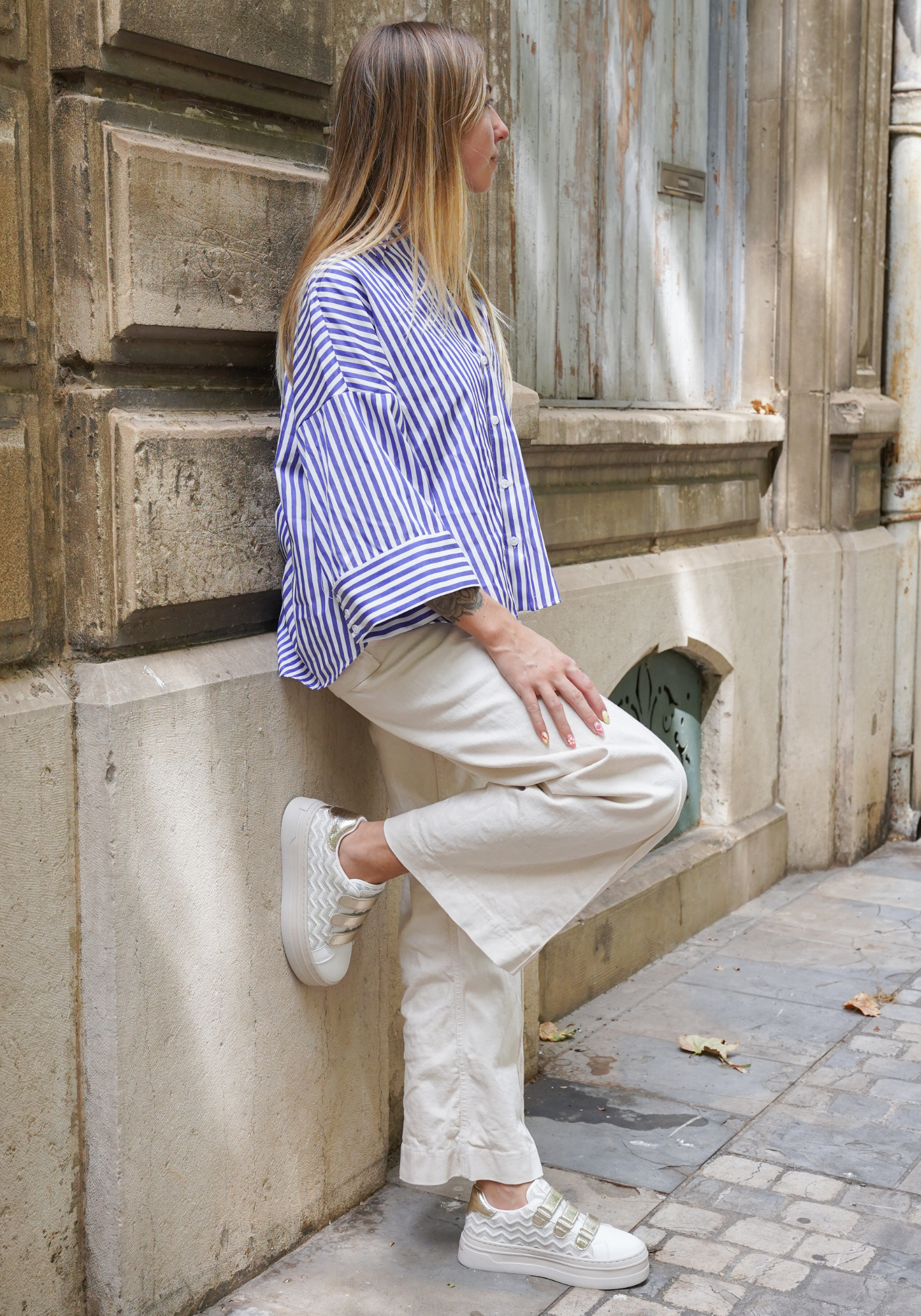 BASKETS FEMME BLANCHES À SCRATCHS DORÉS - Casualmode.fr