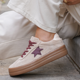 BASKETS BEIGE AVEC ÉTOILE BORDEAUX ET SEMELLE ÉPAISSE - Casualmode.fr