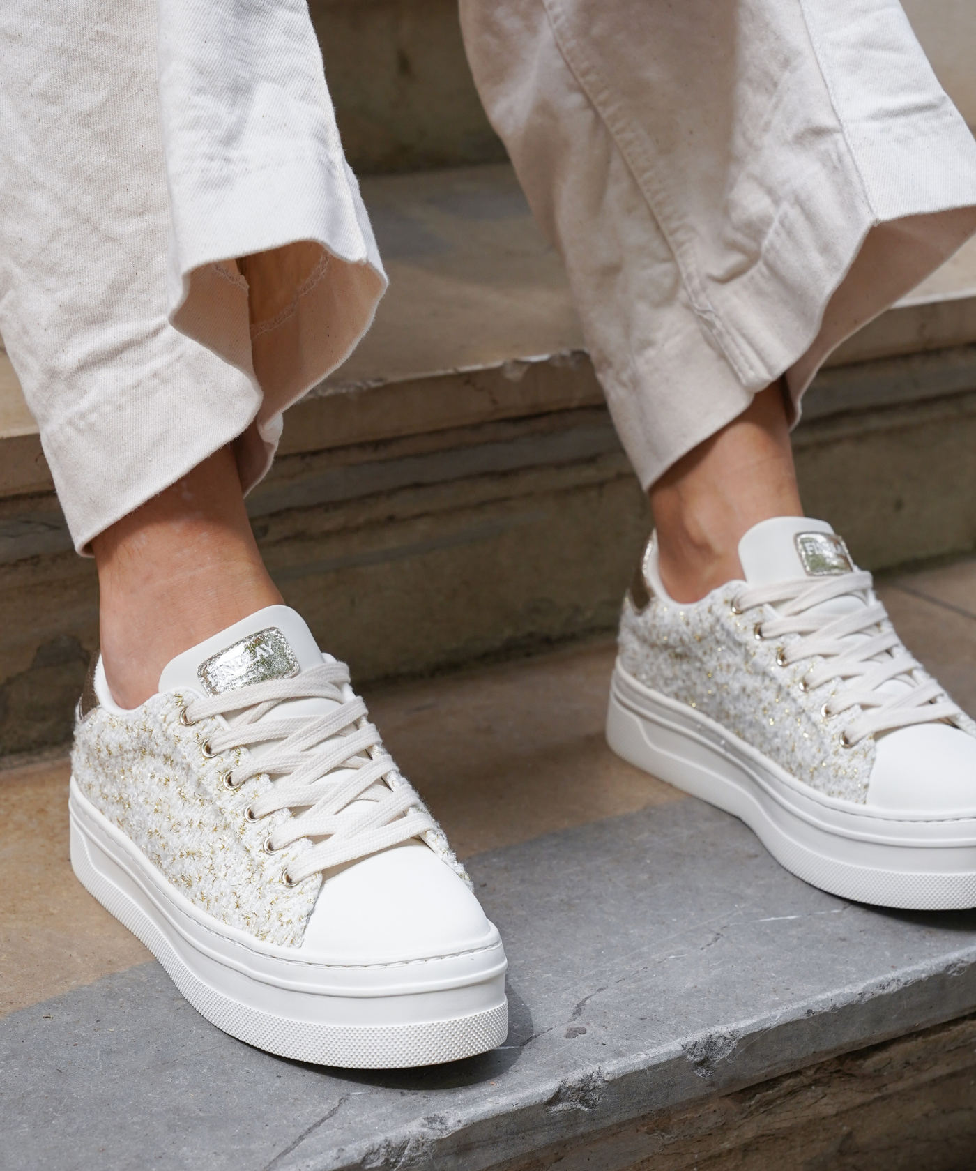 BASKETS PLATEFORME BEIGE EN TWEED AVEC DÉTAILS DORÉS - Casualmode.fr