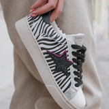 BASKETS IMPRIMÉ ZÈBRE AVEC ÉTOILE PAILLETÉE NOIRE - Casualmode.fr