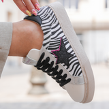 BASKETS IMPRIMÉ ZÈBRE AVEC ÉTOILE PAILLETÉE NOIRE - Casualmode.fr