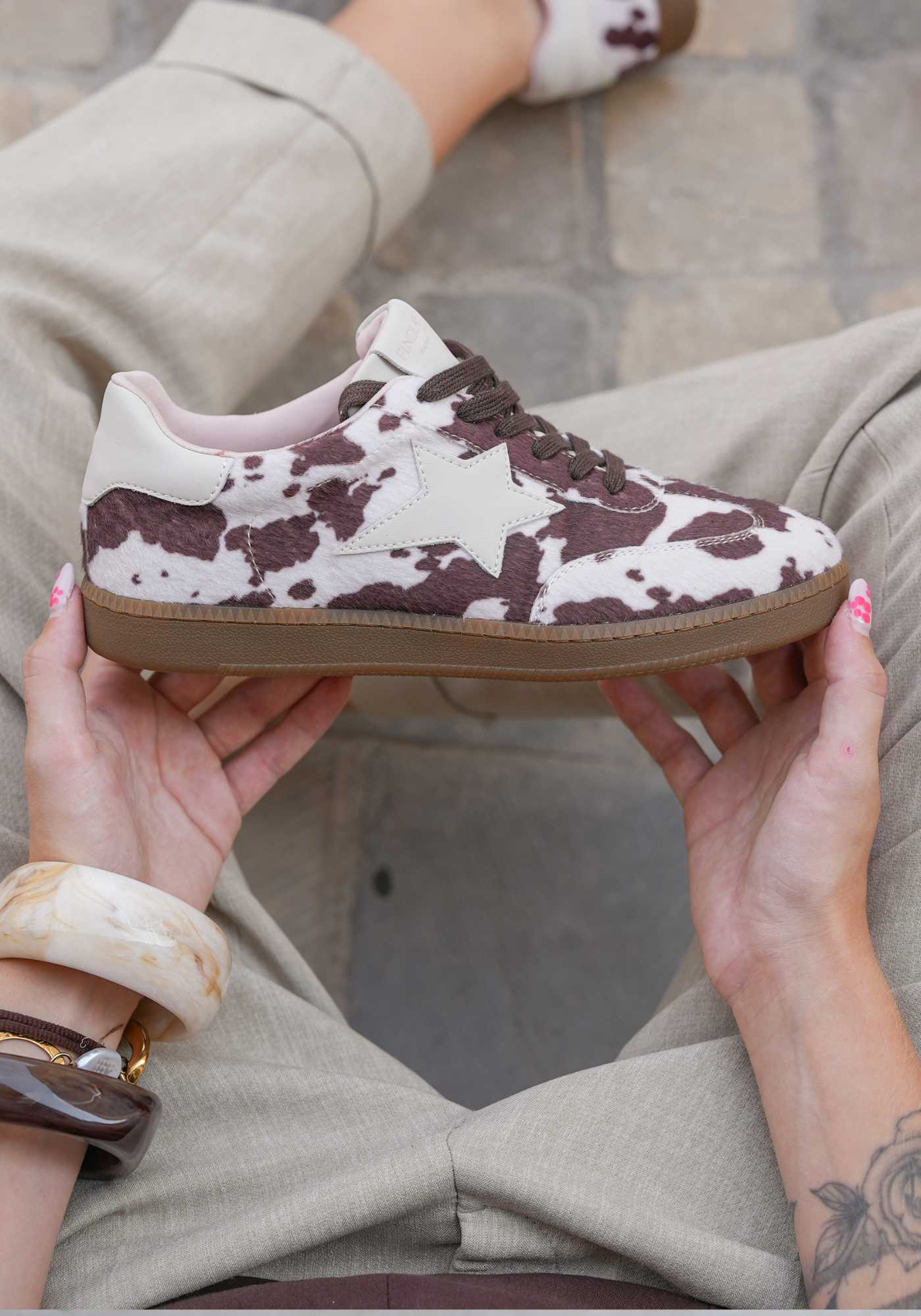 BASKETS IMPRIMÉ VACHE AVEC ÉTOILE BLANCHE - Casualmode.fr