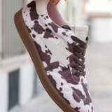 BASKETS IMPRIMÉ VACHE AVEC ÉTOILE BLANCHE - Casualmode.fr
