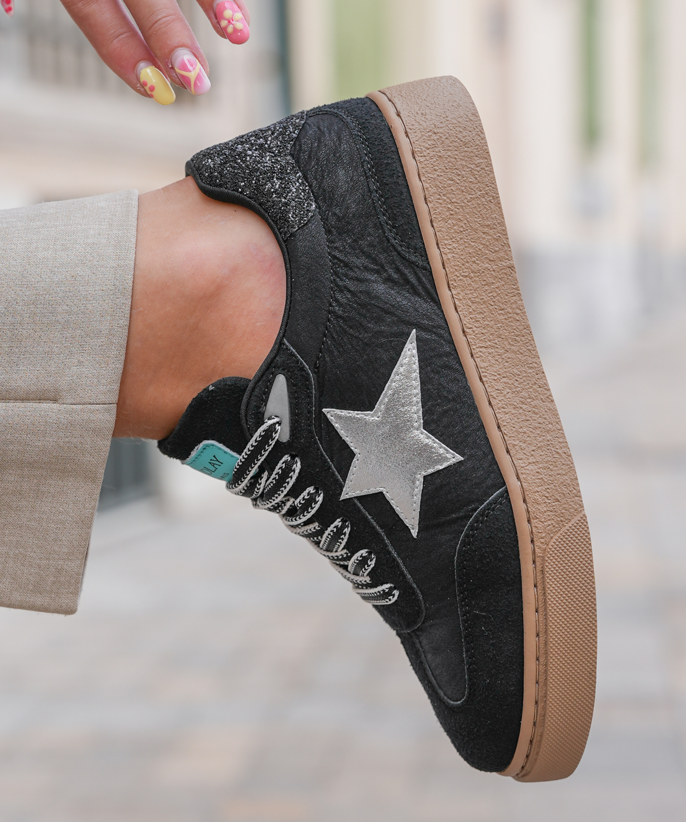 BASKETS NOIRES AVEC ÉTOILE ARGENTÉE - Casualmode.fr