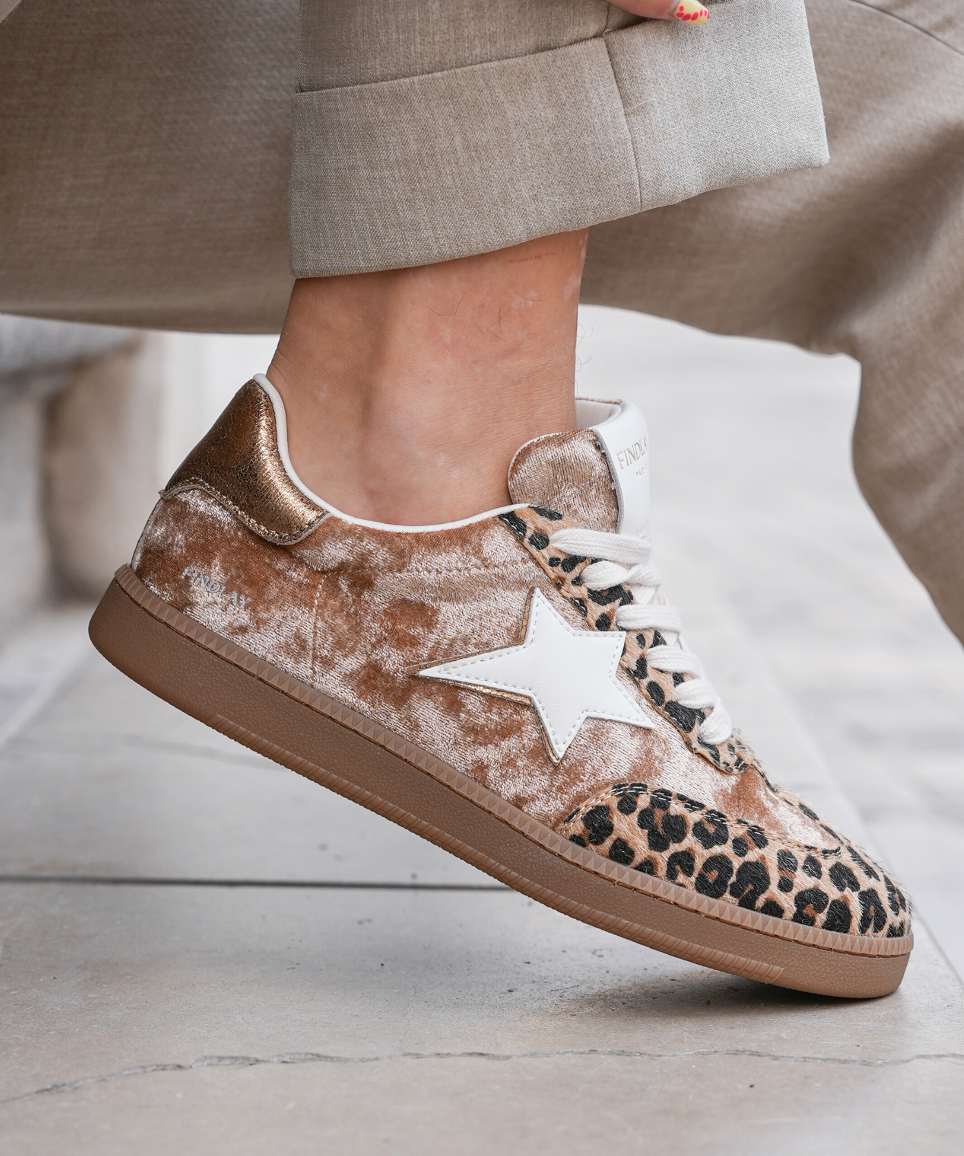 BASKETS IMPRIMÉ LÉOPARD AVEC ÉTOILE BLANCHE - Casualmode.fr