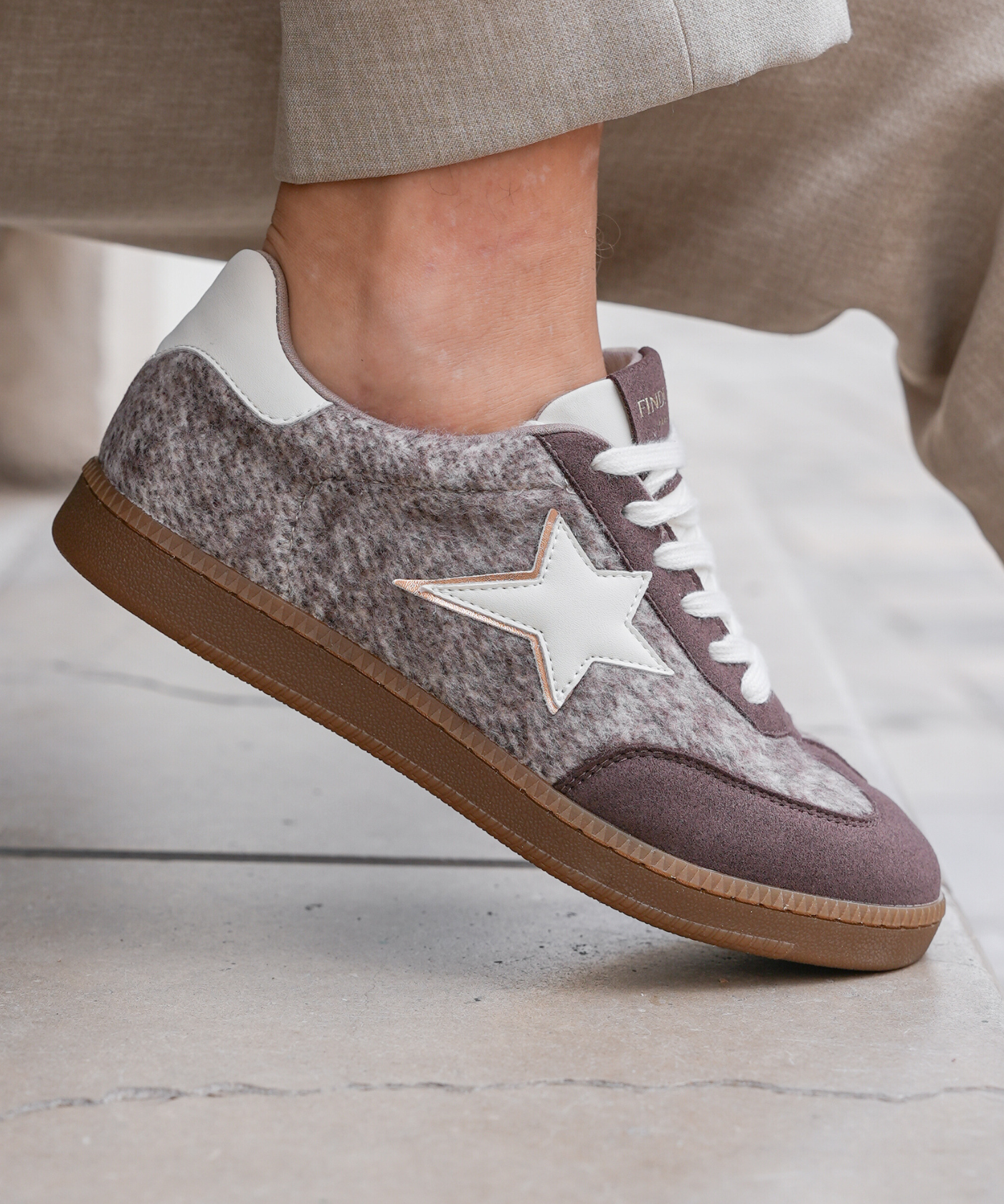 BASKETS MARRON AVEC ÉTOILE BLANCHE - Casualmode.fr