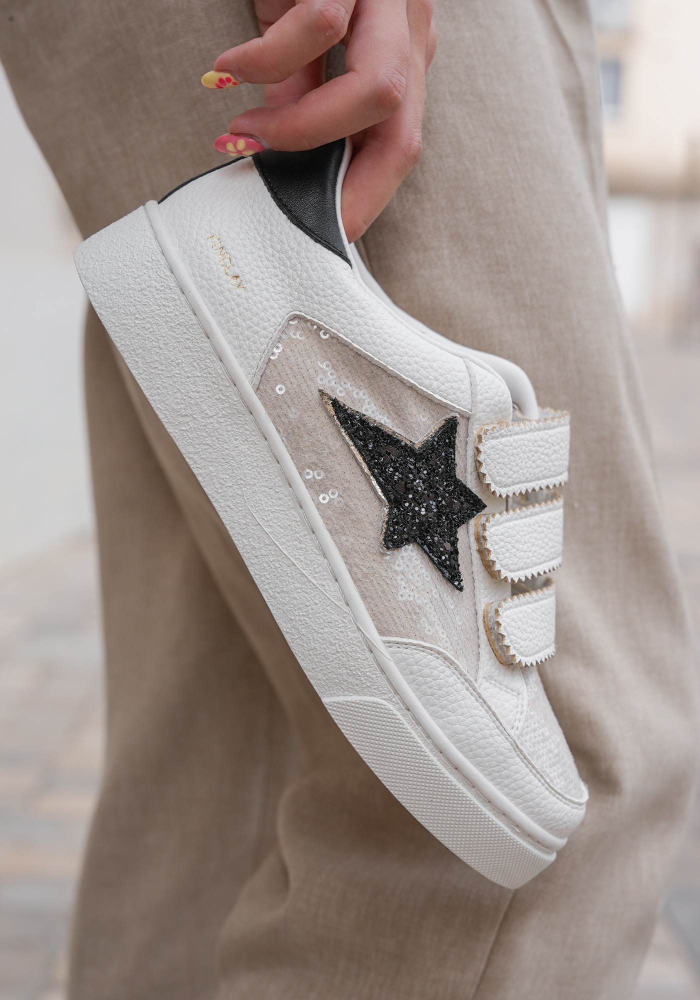 BASKETS FEMME BLANCHES A ÉTOILE NOIRE - Casualmode.fr