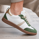 BASKETS BLANCHES ET VERTES FEMME AU STYLE RÉTRO CHIC - Casualmode.fr