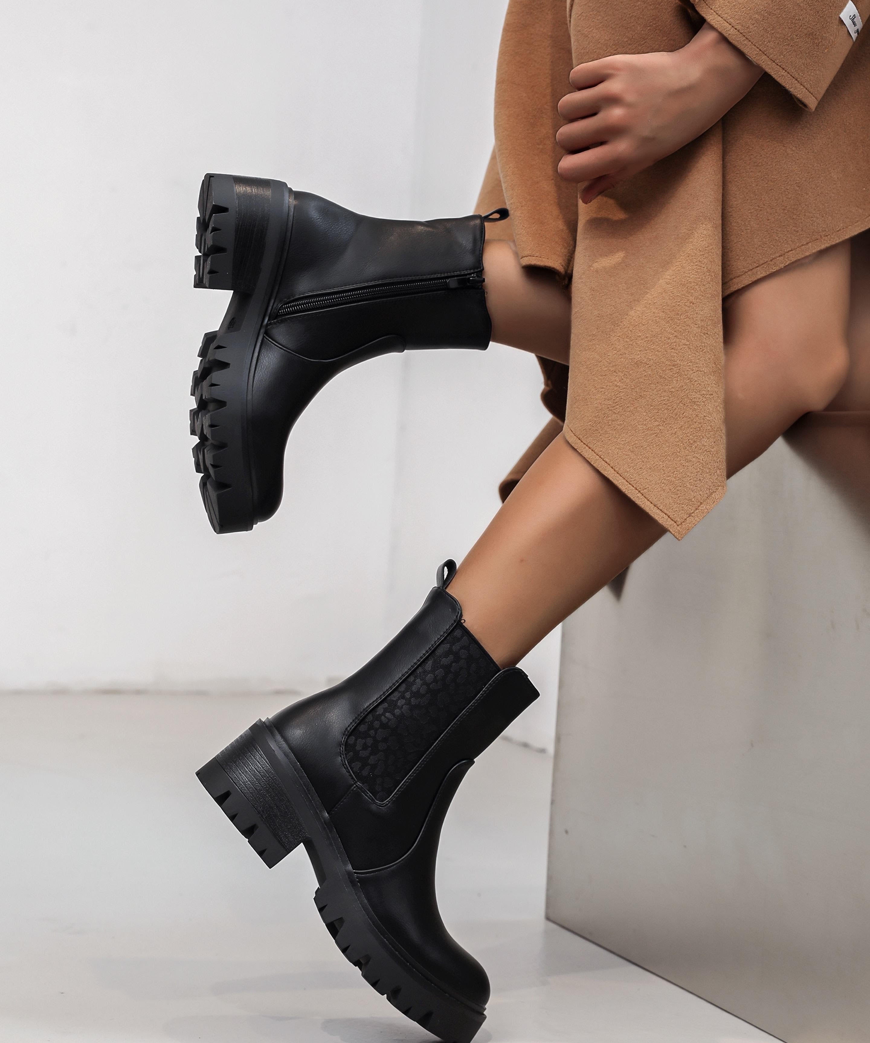 BOTTINES NOIRES À SEMELLE ÉPAISSE - Casualmode.fr